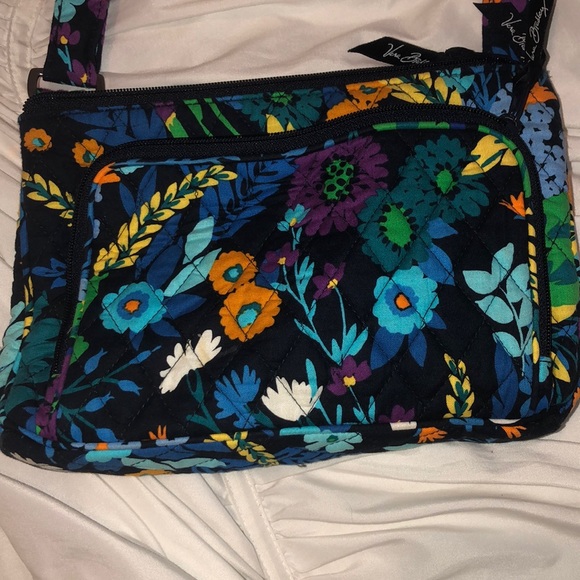 Vera Bradley cross body - Picture 2 of 4
